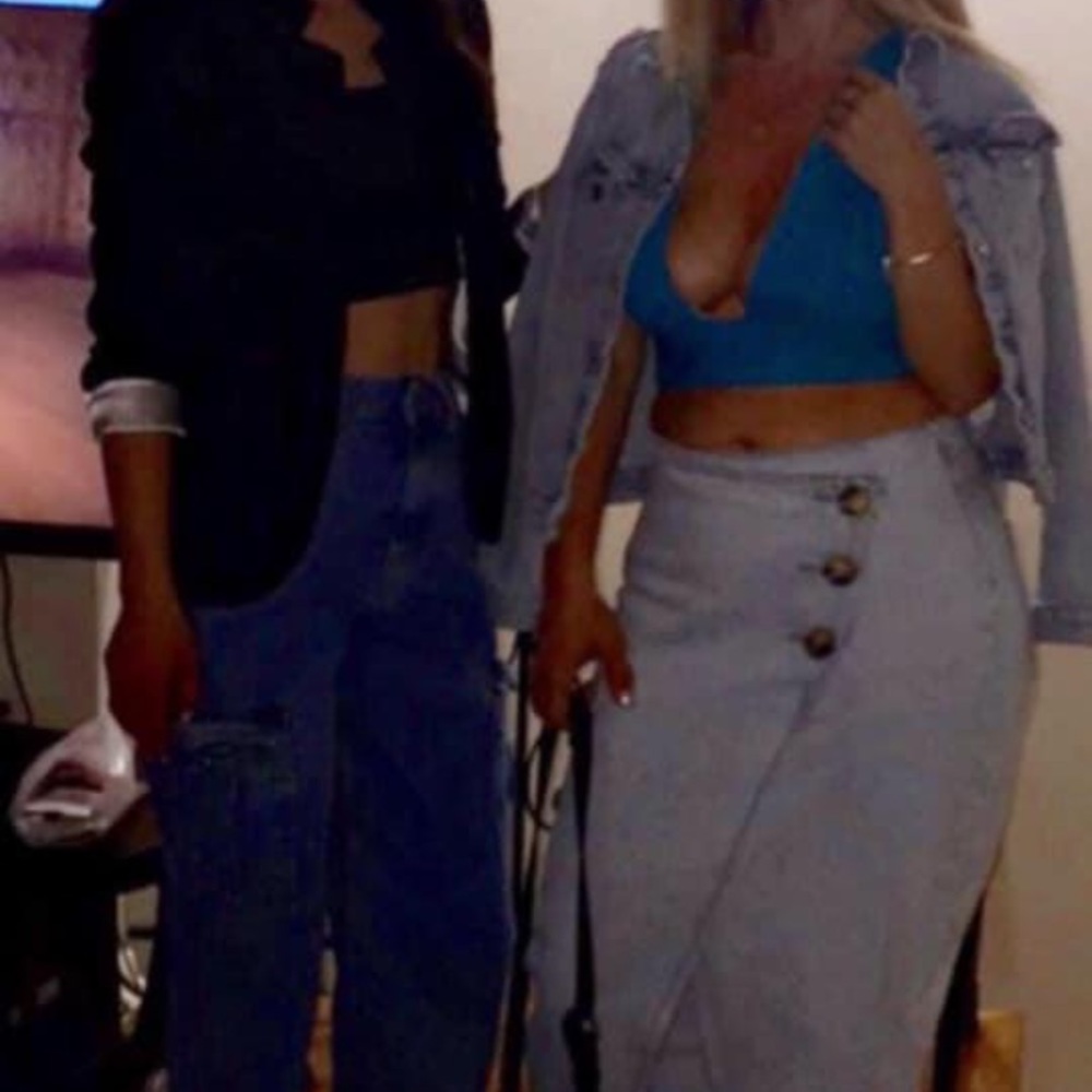 Zara jean midi skirt beautiful.. for the summer ..new with a tag …. Size XS